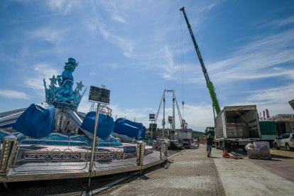 Últimos retoques en la feria de atracciones que abre sus puertas desde esta tarde hasta el 7 de julio.