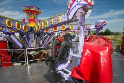 Últimos retoques en la feria de atracciones que abre sus puertas desde esta tarde hasta el 7 de julio.