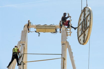 Últimos retoques en la feria de atracciones que abre sus puertas desde esta tarde hasta el 7 de julio.