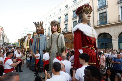 Imagen de los nuevos Gigantones de las fiestas.