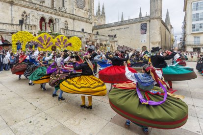 7.000 personas rindieron tributo a Santa María