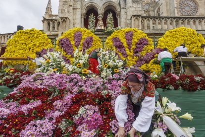 7.000 personas rindieron tributo a Santa María