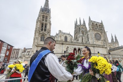 7.000 personas rindieron tributo a Santa María