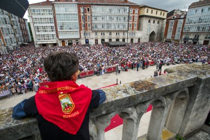 Cientos de personas acudieron a este acto para vivir la emoción de esta tradición