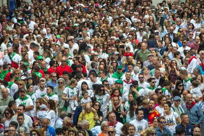 Cientos de personas acudieron a este acto para vivir la emoción de esta tradición