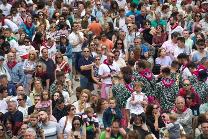 Cientos de personas acudieron a este acto para vivir la emoción de esta tradición