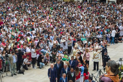 Cientos de personas acudieron a este acto para vivir la emoción de esta tradición