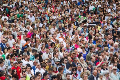 Cientos de personas acudieron a este acto para vivir la emoción de esta tradición