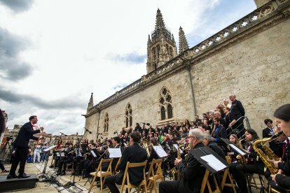 Cientos de personas acudieron a este acto para vivir la emoción de esta tradición
