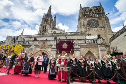 Cientos de personas acudieron a este acto para vivir la emoción de esta tradición