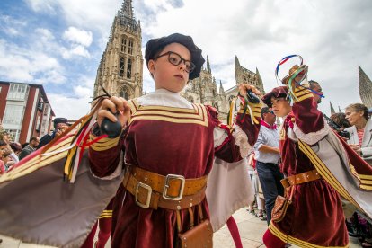 Cientos de personas acudieron a este acto para vivir la emoción de esta tradición
