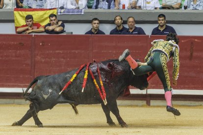 Curro Díaz acabó en la enfermería tras un cogida.