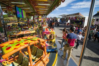 El sol de la tarde animó a algunos burgaleses que disfrutaron con 67 propuesta de este año.