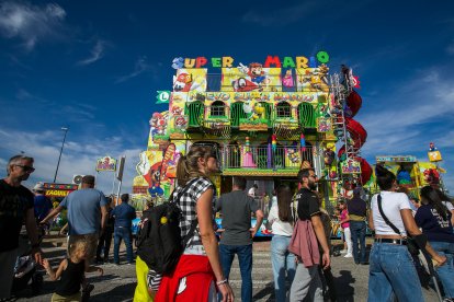 El sol de la tarde animó a algunos burgaleses que disfrutaron con 67 propuesta de este año.