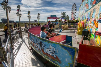 El sol de la tarde animó a algunos burgaleses que disfrutaron con 67 propuesta de este año.