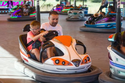 El sol de la tarde animó a algunos burgaleses que disfrutaron con 67 propuesta de este año.