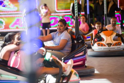 El sol de la tarde animó a algunos burgaleses que disfrutaron con 67 propuesta de este año.