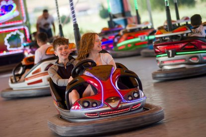 El sol de la tarde animó a algunos burgaleses que disfrutaron con 67 propuesta de este año.