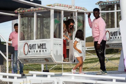 El sol de la tarde animó a algunos burgaleses que disfrutaron con 67 propuesta de este año.