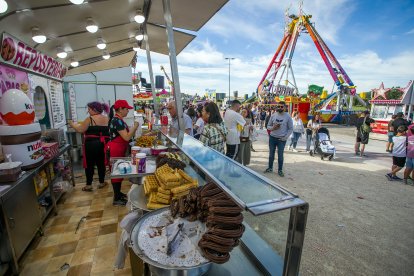 El sol de la tarde animó a algunos burgaleses que disfrutaron con 67 propuesta de este año.