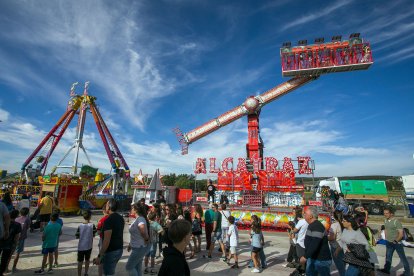 El sol de la tarde animó a algunos burgaleses que disfrutaron con 67 propuesta de este año.