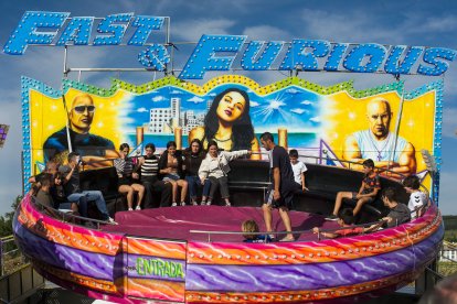 El sol de la tarde animó a algunos burgaleses que disfrutaron con 67 propuesta de este año.