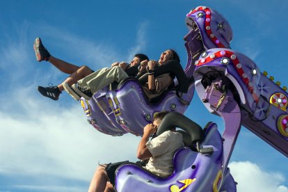 El sol de la tarde animó a algunos burgaleses que disfrutaron con 67 propuesta de este año.