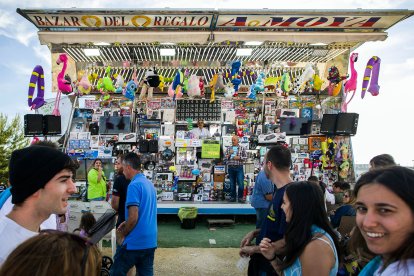 El sol de la tarde animó a algunos burgaleses que disfrutaron con 67 propuesta de este año.