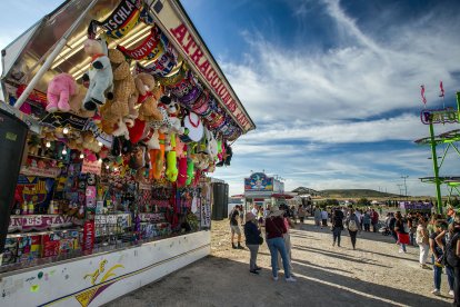 El sol de la tarde animó a algunos burgaleses que disfrutaron con 67 propuesta de este año.