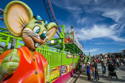 El sol de la tarde animó a algunos burgaleses que disfrutaron con 67 propuesta de este año.