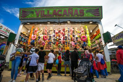 El sol de la tarde animó a algunos burgaleses que disfrutaron con 67 propuesta de este año.