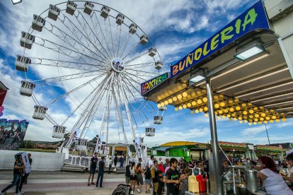 El sol de la tarde animó a algunos burgaleses que disfrutaron con 67 propuesta de este año.