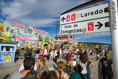 El sol de la tarde animó a algunos burgaleses que disfrutaron con 67 propuesta de este año.