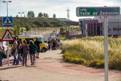 El sol de la tarde animó a algunos burgaleses que disfrutaron con 67 propuesta de este año.
