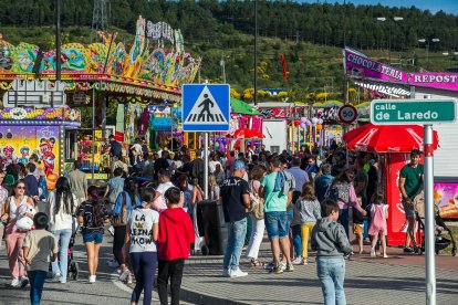 El sol de la tarde animó a algunos burgaleses que disfrutaron con 67 propuesta de este año.