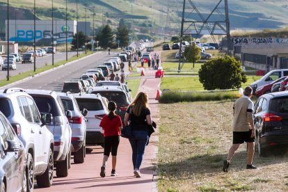 El sol de la tarde animó a algunos burgaleses que disfrutaron con 67 propuesta de este año.