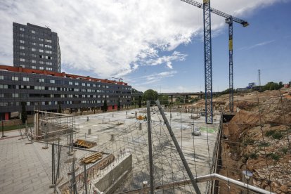 Obra de un edificio de viviendas en la zona sur, junto a la calle Madrid.