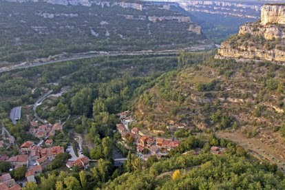 Valdelateja se encuentra el corazón del parque natural de las Hoces del Ebro y el Rudrón.