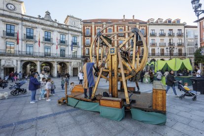 Todos los puestos se engalanan para recibir a los visitantes.
