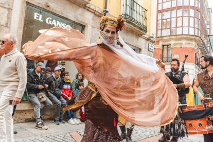 El desfile, el pregón y las actividades giran en torno a la figura del Cid