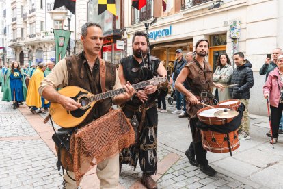 El desfile, el pregón y las actividades giran en torno a la figura del Cid
