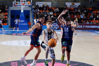 Imagen del partido entre jugadores de la cantera.
