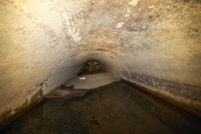 Así se encuentra la red de saneamiento en uno de los puntos de desbordamiento al río Arlanzón, en la capital burgalesa.