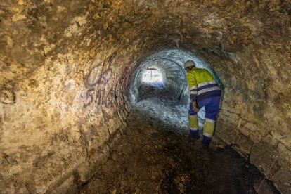 Así se encuentra la red de saneamiento en uno de los puntos de desbordamiento al río Arlanzón, en la capital burgalesa.