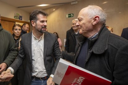 El secretario general de UGT en Castilla y León, Faustino Temprano, asistió al acto de entrega de las XIX Distinciones Pablo Iglesias. A este también asistió el secretario regional del PSOE, Luis Tudanca.