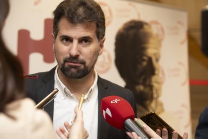 El secretario general de UGT en Castilla y León, Faustino Temprano, asistió al acto de entrega de las XIX Distinciones Pablo Iglesias. A este también asistió el secretario regional del PSOE, Luis Tudanca.