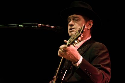 Puro e íntimo Auserón, en el espectáculo 'Luces de la frontera'.