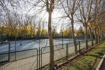 Pistas de tenis de Río Vena donde tiene su sede la Escuela Municipal de Tenis.