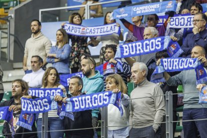 Imagen de aficionados en el partido entre el Silbö San Pablo Burgos y el Menorca.