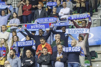 Imagen de aficionados en el partido entre el Silbö San Pablo Burgos y el Menorca.